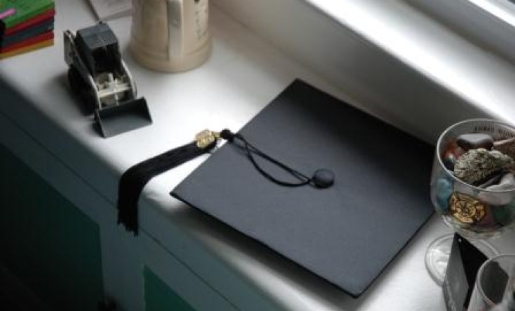 grad_cap_0.jpg